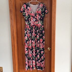 Floral Printed Short-sleeved Maxi Dress w/pockets